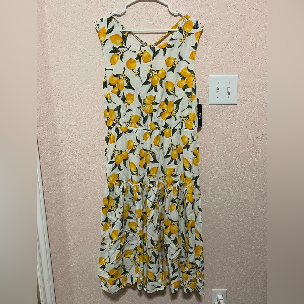 White dress with lemons